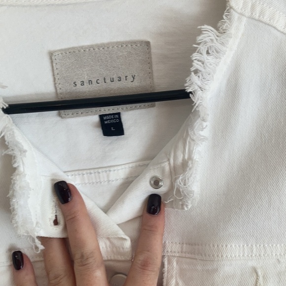 Cotton and spandex fitted, cropped, raw hem 3/4 sleeve denim jacket. - Picture 2 of 8